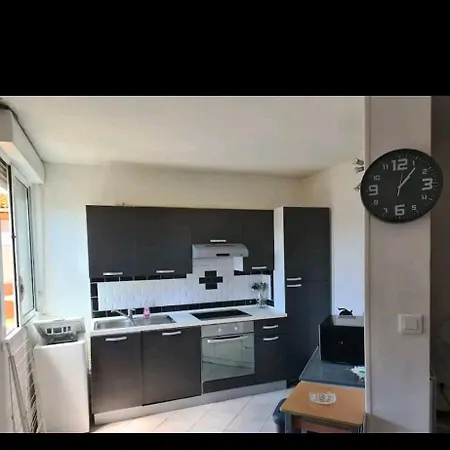 A 800m De La , Parking Prive * سُت