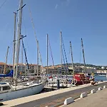 A 800m De La , Parking Prive