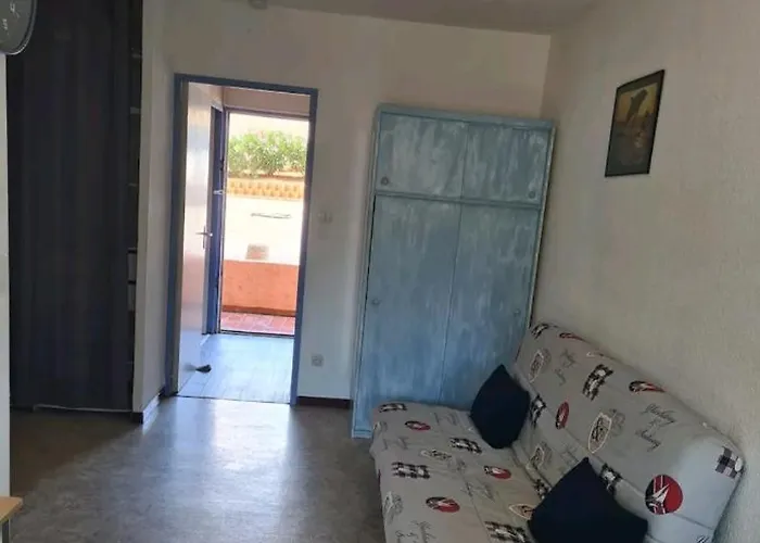 A 800m De La , Parking Prive Sète