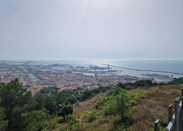 A 800m De La , Parking Prive *